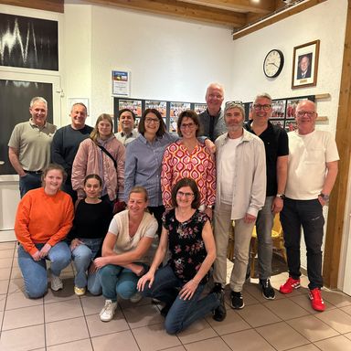 Alle Vorstandsmitglieder im TC-Logo